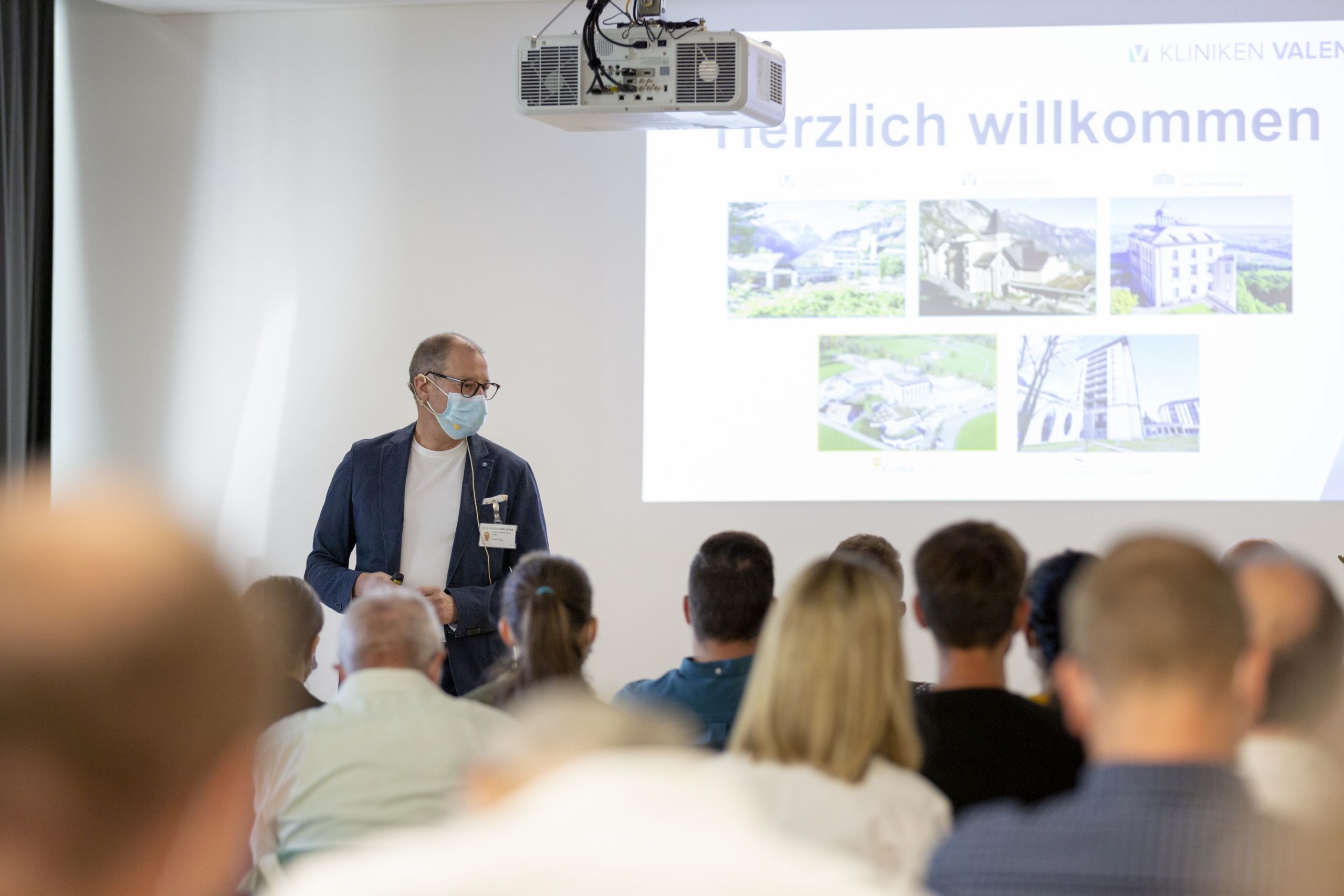 Prof. Dr. med. Stefan Bachmann holte mit der Themenwahl über 80 Fachleute aus dem Gesundheitswesen ins Rehazentrum Valens.